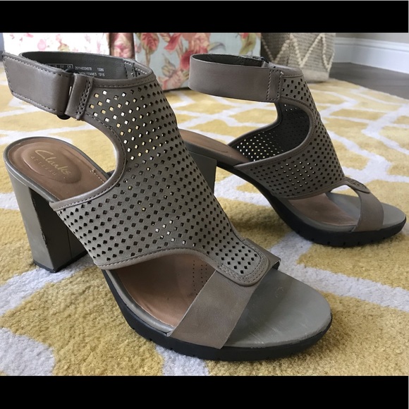 🌻CLARKS Olive Velcro Heels - Picture 1 of 4